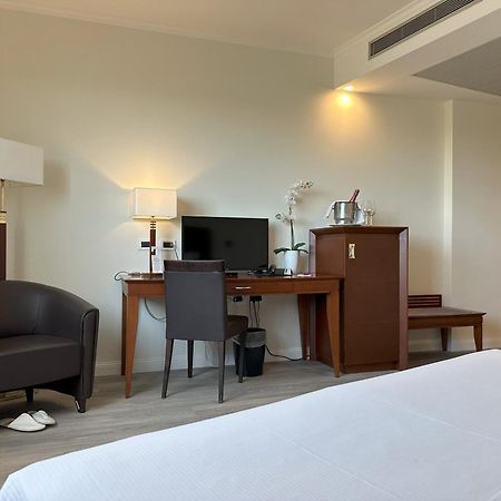 Hotel Capannelle Roma Екстериор снимка