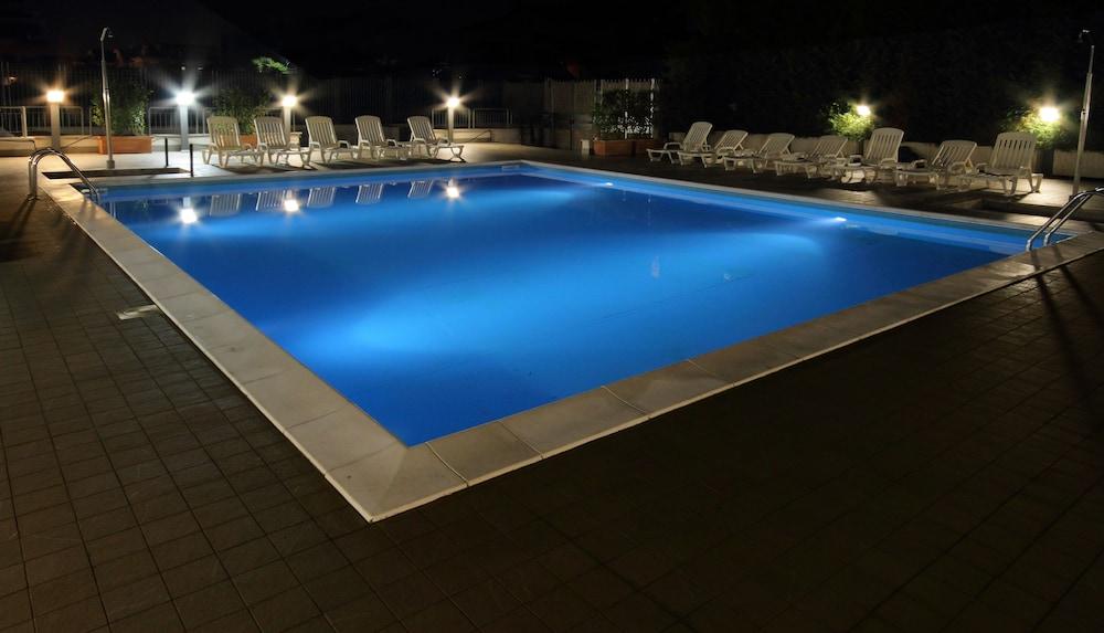 Hotel Capannelle Roma Екстериор снимка
