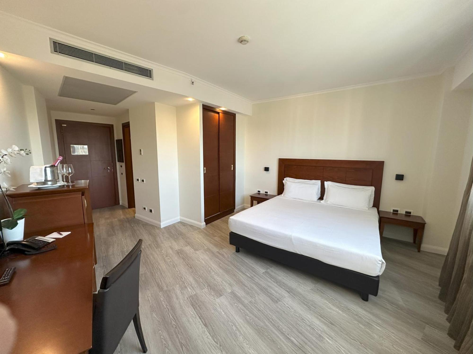 Hotel Capannelle Roma Екстериор снимка