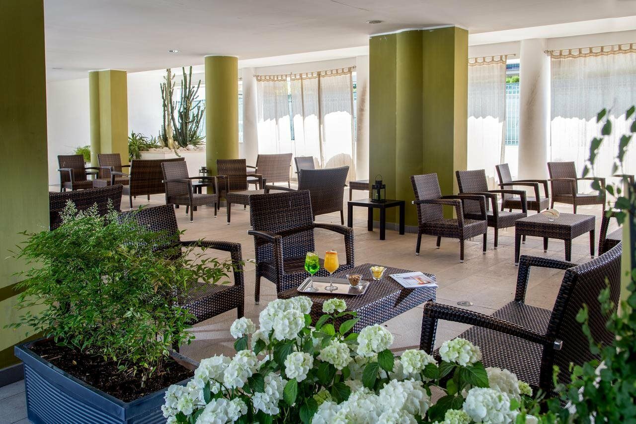 Hotel Capannelle Roma Екстериор снимка